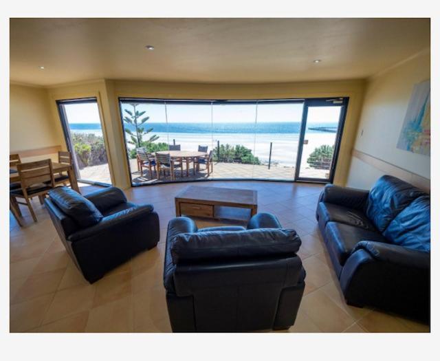 Cliff House Beachfront Villas Мунта Екстериор снимка