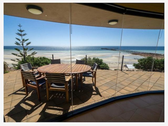 Cliff House Beachfront Villas Мунта Екстериор снимка