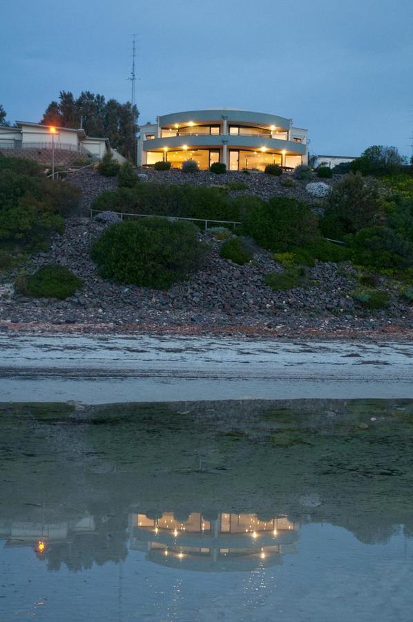 Cliff House Beachfront Villas Мунта Екстериор снимка